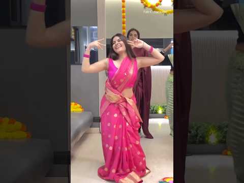 Friend Special Dance Performance at Bride's Home | Wedding Dance | Saree Love | Dance Video | Shaadi