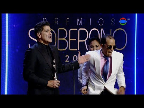 Eddy Herrera gana en la categoría merengue del año en los Premios Soberano 2023