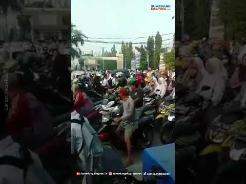 Ribuan Siswa SMA Negeri di Bekasi Terhambat Masuk Sekolah Karena Gerbang Digembok #ppdb