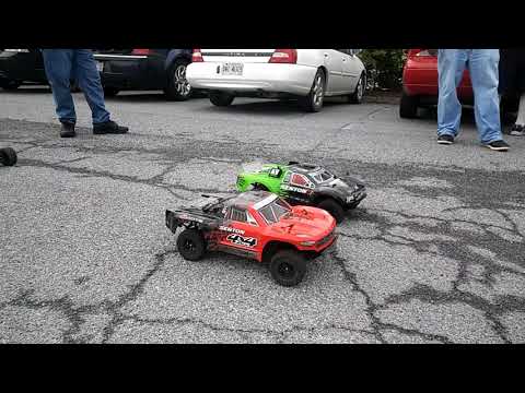 Arrma Senton 6s vs Arrma Senton 4x4 Mega - UCnnGALgMKGZrzN-lf1AosYw