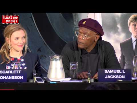 Captain America: The Winter Soldier Cast talk Real-Life Superheroes - UCS5C4dC1Vc3EzgeDO-Wu3Mg