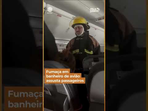 Fumaça em banheiro de avião assusta passageiros #shorts