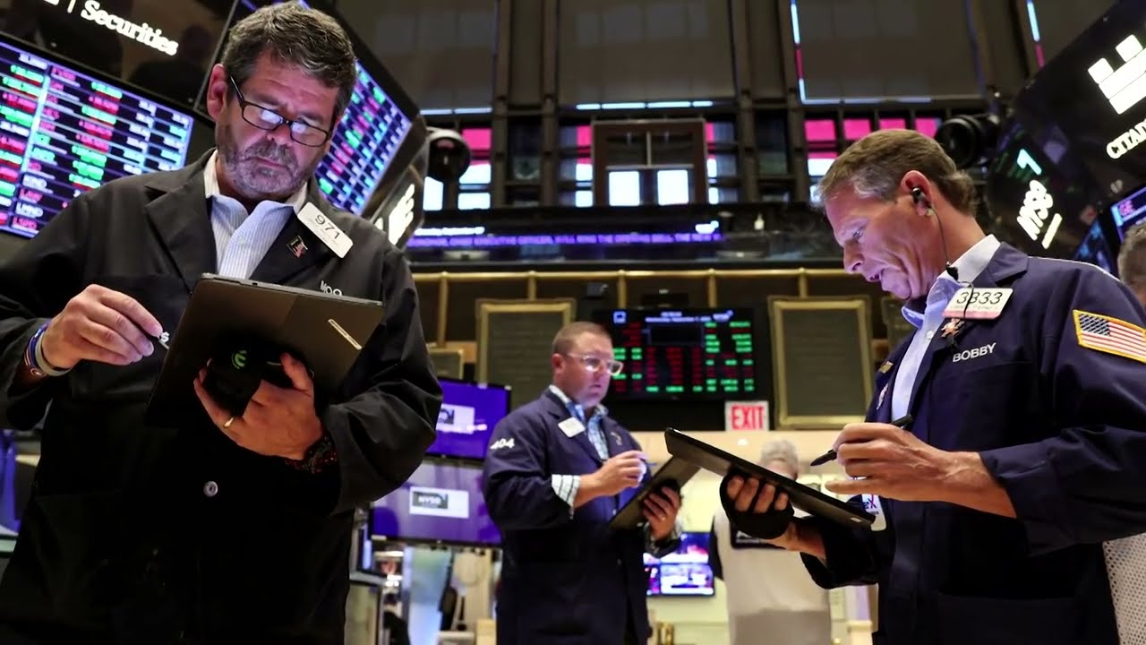 U.S. stocks reach four-week highs as bond yields drop