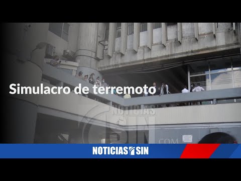 Socorristas responden a simulacro de emergencia