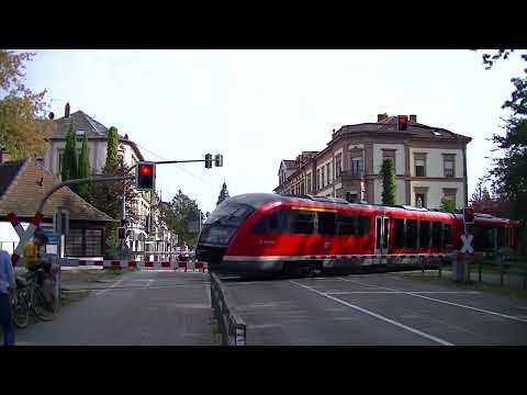 Spoorwegovergang Landau in der Pfalz (D) // Railroad crossing // Bahnübergang