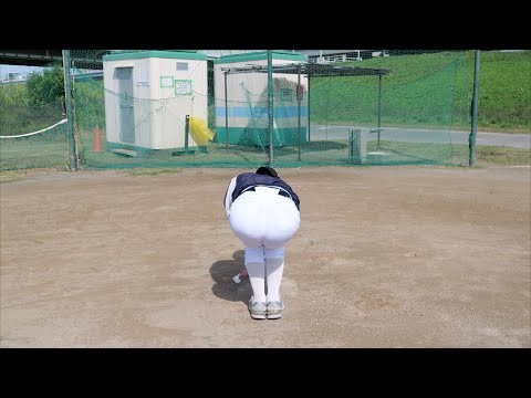 ベースを綺麗にする時すごく内股な審判