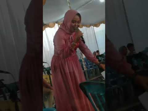 serba-serbi Emirates band.