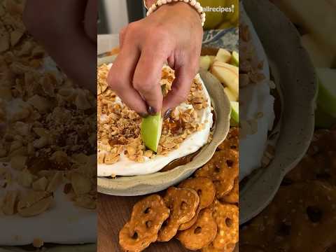 Creamy Caramel Apple Cheesecake Dip