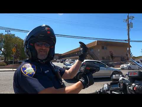Motocycle cop doesn't tow vehicle