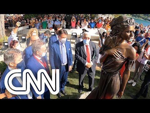 Inauguração de estátua causa polêmica na Itália; entenda | JORNAL DA CNN