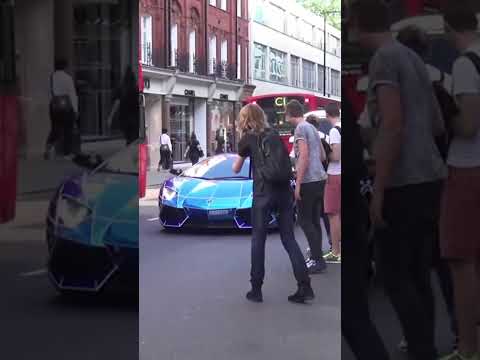 Spotters go crazy for Lamborghini in London!