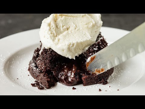 5 INGREDIENT CHOCOLATE LAVA CAKE | VEGAN DESSERT