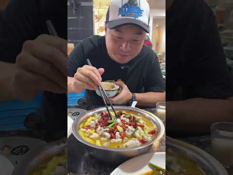 It is said that Wusi North is a food desert in Fuzhou. I found a very famous Sichuan cuisi