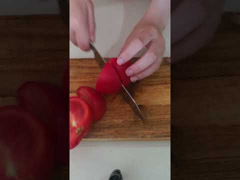 種が出ない！！トマトの切り方　サラダ