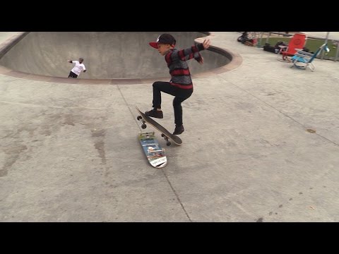 TEACHING AN 8 YEAR OLD HOW TO OLLIE - UC9PgszLOAWhQC6orYejcJlw