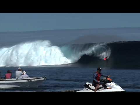 SURFER - Taking Off - Bruce Irons at Tavarua - UCKo-NbWOxnxBnU41b-AoKeA