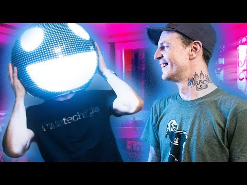 EXPOSING DEADMAU5's STUDIO - *SPOILER* He's a huge Geek! - UCXuqSBlHAE6Xw-yeJA0Tunw