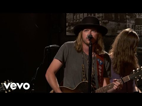 A Thousand Horses - (This Ain’t No) Drunk Dial - Vevo dscvr (Live) - UC2pmfLm7iq6Ov1UwYrWYkZA