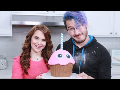 FIVE NIGHTS AT FREDDYS GIANT CHICA'S CUPCAKE ft Markiplier - NERDY NUMMIES - UCjwmbv6NE4mOh8Z8VhPUx1Q