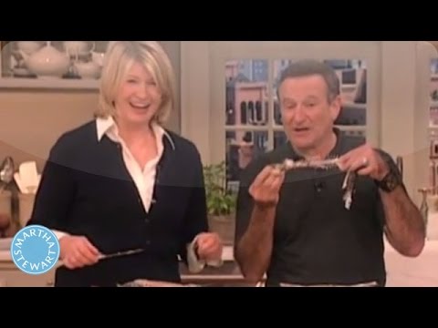 How To Eat a Whole Fish with Robin Williams - Martha Stewart - UC6JBm9OAkpI6NUBV_NsLxTA