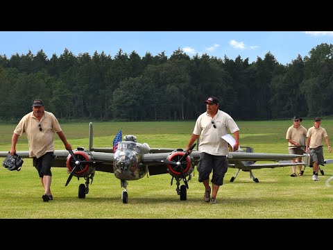 20ft. B-25 Together With Two Giant Messerschmitt Bf109 G - UC1QF2Z_FyZTRpr9GSWRoxrA