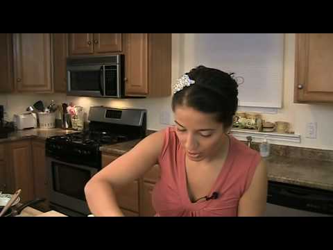 How to Make A Roasted Turkey - Laura Vitale - Laura In The Kitchen Episode 52 (Part 1) - UCNbngWUqL2eqRw12yAwcICg