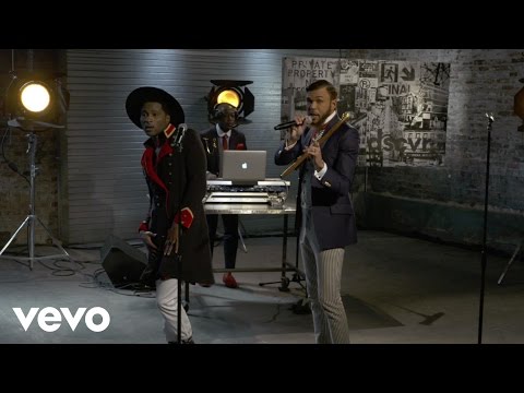 Jidenna - Classic Man - Vevo dscvr (Live) - UC2pmfLm7iq6Ov1UwYrWYkZA