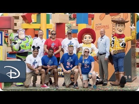 Walt Disney World Surprises Members of U.S. Military With Toy Story Land Visit - UC1xwwLwm6WSMbUn_Tp597hQ