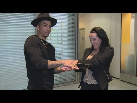 Magician Troy leaves reporter speechless with card trick that reveals her private details - UCXM_e6csB_0LWNLhRqrhAxg