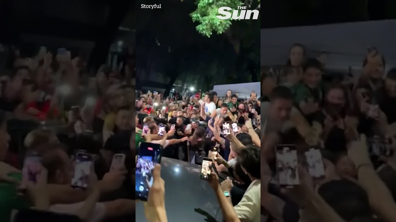Fans flock to get glimpse of Lionel Messi outside restaurant #shorts 🇦🇷⚽️