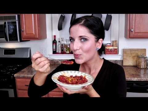 Homemade Chili Recipe - Laura Vitale - Laura in the Kitchen Episode 217 - UCNbngWUqL2eqRw12yAwcICg