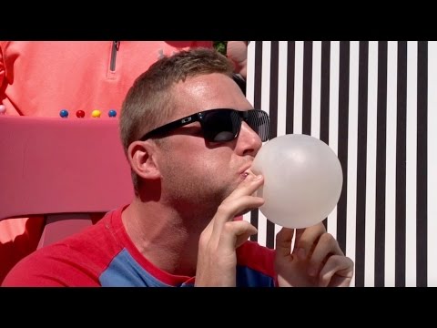 Bubble Gum Blowing Battle | Dude Perfect - UCRijo3ddMTht_IHyNSNXpNQ