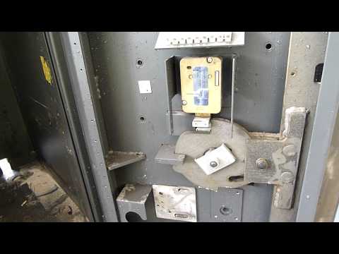 NCR ATM Strongbox Teardown - UCahPXX_NxKaf2i67aYMaahA