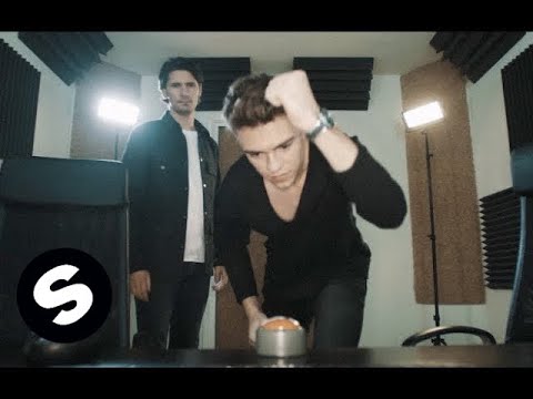 Bassjackers & L3N - Ready (Official Music Video) - UCpDJl2EmP7Oh90Vylx0dZtA