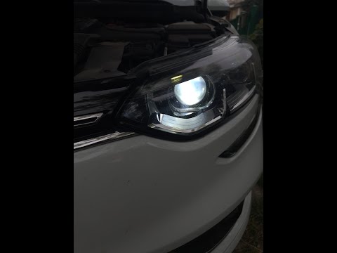 Come eseguire la sostituzione della lampadina del faro anteriore della Renault Megane 4