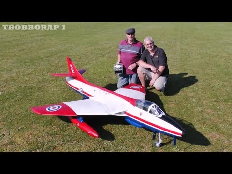 MAIDEN FLIGHT OF LARGE 1/3.5 SCALE RC AIRWORLD HAWKER HUNTER POWERED BY P160 SX MICK BURRELL - 2014 - UCMQ5IpqQ9PoRKKJI2HkUxEw