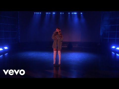 Ariana Grande - Breathin (Live on Ellen / 2018) - UC0VOyT2OCBKdQhF3BAbZ-1g