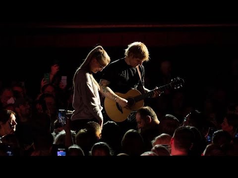 WHAT A MOMENT - Ed Sheeran and fan sing Afterglow!