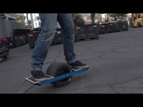 Watch a newbie try the Onewheel self-balancing electric skateboard - UCOmcA3f_RrH6b9NmcNa4tdg