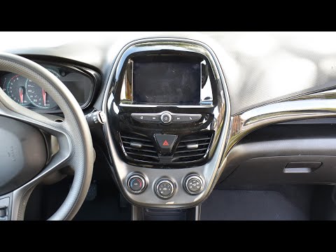 Come rimuovere la radio della Chevrolet Spark