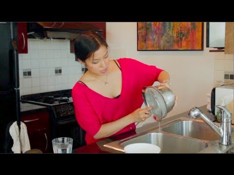 How to Make Sticky Rice Fast! หุงข้าวเหนียวแบบไม่แช่ข้าว - Hot Thai Kitchen - UC27C_HWo-UmKkdWGsRJZ8EA