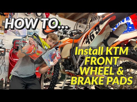 Come si sostituiscono le pastiglie del freno anteriore della KTM XCW 300?