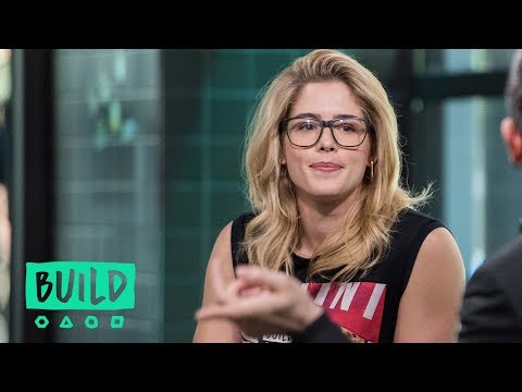 Emily Bett Rickards' Knowledge Of Felicity Smoak Gets Put To The Test - UClZmCCcrhNaXhWYvZNIolWg