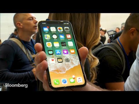 A Hands-On Look at Apple's New iPhone X - UCrM7B7SL_g1edFOnmj-SDKg