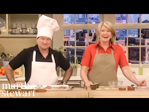 Robin Williams Laughs and Cooks Alongside Martha Stewart - Martha Stewart - UC6JBm9OAkpI6NUBV_NsLxTA