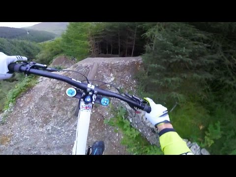 Gee Atherton Tests INSANE MTB Trail - Red Bull Hardline - UCblfuW_4rakIf2h6aqANefA