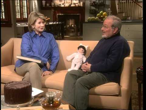 Author Maurice Sendak's Favorite Books ⎢Martha Stewart - UC6JBm9OAkpI6NUBV_NsLxTA