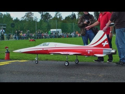 Swiss RC Tiger F-5 Turbine Modell Jet Hausen 2013 Flugtag r/c Show - UCTLEcIaYJEbUEzQc3-ZvruQ