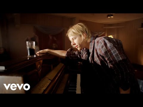 Tom Odell - Hold Me (Official Video)