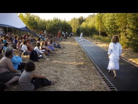 Crave - Russia's Trampoline Sidewalk Ep. 101 - UCOmcA3f_RrH6b9NmcNa4tdg